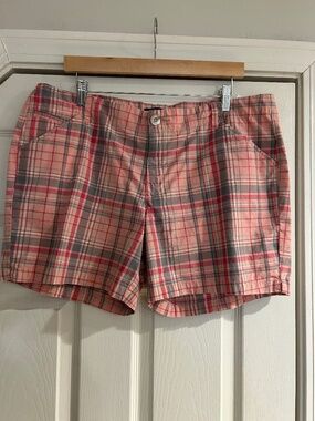 Lee plaid shorts